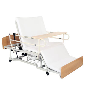 Cama de enfermería eléctrica Maedest MD-A11 con barandillas de madera y orificio para inodoro para uso en el hogar - Product Image 5