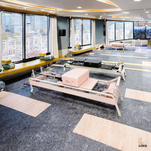 Reformador de estudio de aluminio comercial con certificación CE, máquina de <span class=keywords><strong>Pilates</strong></span> portátil duradera de alta calidad para entrenamiento corporal, función de salud - Product Image 3