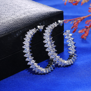 Orecchini a Cerchio Grandi e Rotondi per Donne, Orecchini Minimalisti Scintillanti, Gioielli per Orecchie alla Moda per Uso Quotidiano - Product Image 2