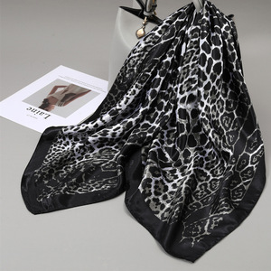 Écharpe en satin de haute qualité pour femme, effet soie, couleurs vives, foulard élégant pour la tête, le cou et les cheveux, bandana carré 90x90cm OEM/ODM - Product Image 4