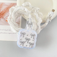 Nueva Funda Protectora 3D con Lazo Plateado y Pequeñas Perlas para iPhone 40W con Protector de Cable de Carga de Tul con Diamantes