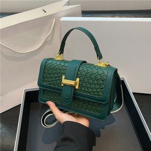 กระเป๋าถือหนัง PU ลายฟางสาน ปี 2026 ขายส่ง กระเป๋าสะพายไหล่สีพื้นสำหรับผู้หญิง กระเป๋าถือใต้วงแขนสำหรับสาวๆ กระเป๋าหรูหราสำหรับผู้หญิง - Product Image 4