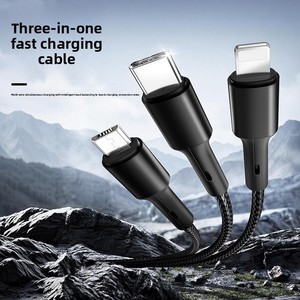 Câble de charge rapide <span class=keywords><strong>3</strong></span> en 1 en nylon tressé PVC avec logo personnalisé, cordon universel résistant à l'usure pour téléphones, tablettes, petits gadgets - Product Image 3