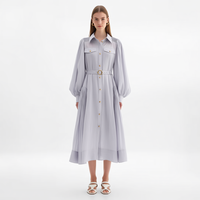 Robe midi plissée trapèze pour femme, lavande clair, col chemise, boutonnée, manches bouffantes, poches à rabat, ceinturée, personnalisable, vente en gros