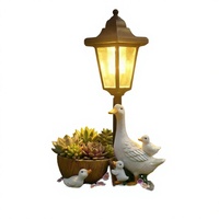 Garten-Enten-Statue mit Solar-Laterne aus Kunstharz - Moderne Outdoor-Gartenkunst für Terrasse, Rasen, Hinterhof und Veranda - Muttertags- und Geburtstagsgeschenk