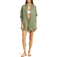 Dames bikini-badpakset met bijpassend olijfgroen linnen shirt en shorts als omslagdoek