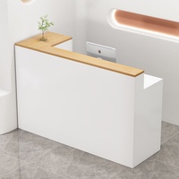 Petit comptoir de réception commercial en bois pour les magasins de vêtements, les magasins de proximité et les restaurants - Design minimaliste moderne multifonctionnel