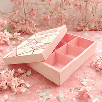 Boîte à gâteaux Macaron en papier d'art de qualité alimentaire Emballage cadeau gaufrage avec revêtement UV pour biscuits Muffins Cupcakes avec inserts en papier