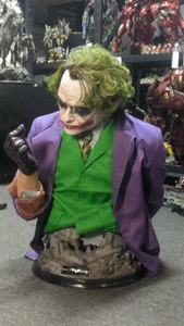 Estatua de Busto de Harley Quinn - Coleccionable de Villanos de Batman de DC Comics - Product Image 2
