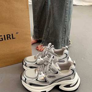 รองเท้าลำลองผู้หญิงปี 2026 พื้นหนา ระบายอากาศได้ดี น้ำหนักเบา พร้อมแผ่นรองพื้นยาง สำหรับเดิน - Product Image 4