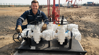 Dispositif de raccordement à bride sur mesure, robuste et résistant à l'usure, à grand diamètre, pour collecteur de régulation de production pétrolière