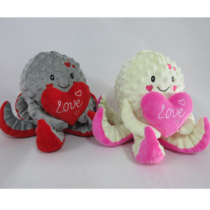 Polpo di <span class=keywords><strong>peluche</strong></span> di san valentino <span class=keywords><strong>con</strong></span> <span class=keywords><strong>cuore</strong></span> rosso <span class=keywords><strong>ti</strong></span> <span class=keywords><strong>amo</strong></span> giocattolo di polpo farcito in tessuto irregolare - Product Image 3