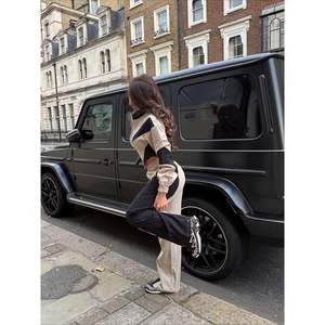 Ensemble de survêtement personnalisé 2026 pour femme, 2 pièces, manches longues zippées et pantalon à ourlet fendu, respirant, pour l'entraînement, en Spandex et Polyester de poids moyen - Product Image 3