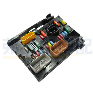 กล่องฟิวส์ Peugeot 307 Citroen C5 รุ่น 6500FH 9664055780 ชุดควบคุมเครื่องยนต์ BSM L04 - Product Image 1