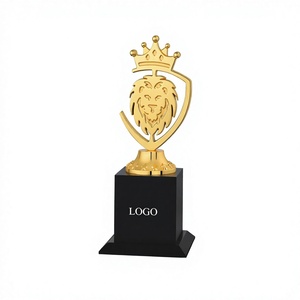 Elegante Estatua Metálica de Oficina con Forma de Dama para Decoración de Escritorio Profesional en Acabados Dorado, Plateado, Cobre y Bronce - Product Image 1