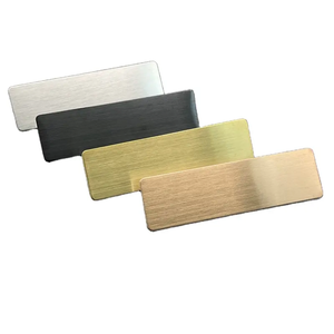 Targhette Personalizzate con Logo in Oro, Distintivi a Spilla, Targhette in Acciaio Inox Spazzolato con Magnete - Product Image 1