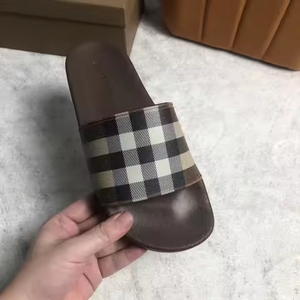 Vente directe d'usine de pantoufles pour hommes de haute qualité. Chaussons pour femmes. - Product Image 4