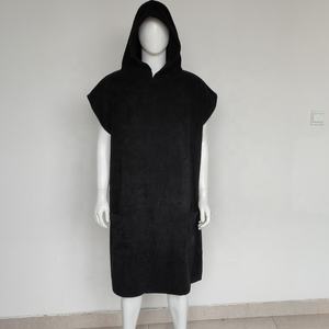 Serviette de plage à capuche en coton 100% personnalisée, séchage rapide, avec poches latérales pour femmes et hommes - Product Image 4