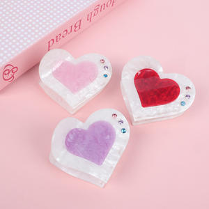 กิ๊บติดผมรูปหัวใจประดับคริสตัลและเพชรเทียมสีแดงแบบเรียบง่าย ทำจากอะคริลิกอะซิเตท - Product Image 4