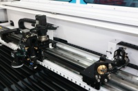Machine de découpe laser CO2 numérique automatique AKC1325, découpeuse à plateau complet pour PVC, bois, acrylique, MDF, 150W/300W/500W, nouvelle
