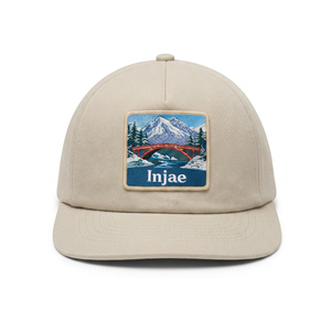 Gorra Snapback Personalizada al por Mayor con Parche Tejido, de Algodón Beige de Alta Calidad, de 5 Paneles con Visera Plana, Estilo Vintage para Deportes y Aventuras al Aire Libre - Product Image 1
