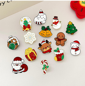 Broche <span class=keywords><strong>de</strong></span> Papá Noel <span class=keywords><strong>de</strong></span> estilo japonés, nuevo modelo <span class=keywords><strong>de</strong></span> dibujos animados, Serie <span class=keywords><strong>de</strong></span> calcetines <span class=keywords><strong>de</strong></span> muñeco <span class=keywords><strong>de</strong></span> nieve, bonito regalo <span class=keywords><strong>de</strong></span> Navidad, insignia, accesorio, artesanía esmaltada <span class=keywords><strong>de</strong></span> Metal - Product Image 2