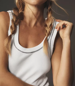 Débardeur à surpiqûres TPU personnalisé pour femmes Débardeur sans manches ajusté en tricot côtelé Gilet aux couleurs contrastées Hauts pour femmes - Product Image 2