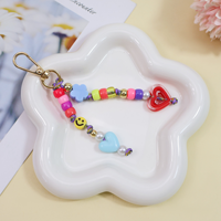 Vente en gros de porte-clés colorés Y2K avec perles en acrylique en forme de cœur, d'étoile, de fleur et de lettres, breloques pour sacs, accessoires pour sacs à main pour femmes, cadeaux