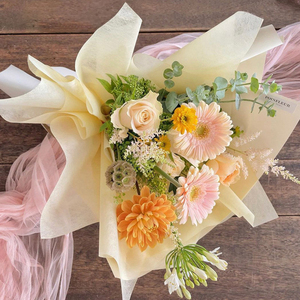 Good Price Cheap Personalized <strong>Non</strong> <strong>Woven</strong> <strong>Fabric</strong> Roll Bouquet <strong>Paper</strong> Waterproof Biodegradable Tissue Flower Wrapping <strong>Paper</strong> - Product Image 5