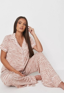 Ensemble <span class=keywords><strong>de</strong></span> pyjama <span class=keywords><strong>de</strong></span> maternité en gros avec chemise à manches courtes imprimé zèbre et pantalon large – Vêtements <span class=keywords><strong>de</strong></span> nuit <span class=keywords><strong>de</strong></span> maternité - Product Image 2