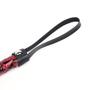 Fouet en cuir PU pour adultes, noir et rouge, avec poignée à motifs diamants, pour couples, accessoires de jeu sexuel SM. - Product Image 4