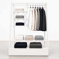 Présentoir de vêtements en métal noir en forme de A avec tringle de suspension, étagères et tiroir – Fixation de vente au détail haut de gamme
