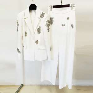 Completo tailleur professionale da <span class=keywords><strong>donna</strong></span> 2026: Giacca monopetto con perline e strass, <span class=keywords><strong>pantaloni</strong></span> a <span class=keywords><strong>gamba</strong></span> <span class=keywords><strong>larga</strong></span> - Nuova collezione moda - Product Image 3