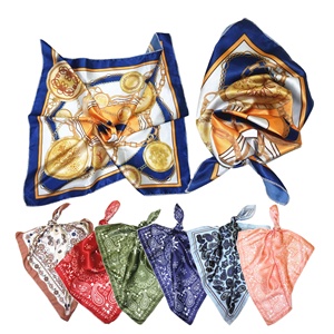 Grande Écharpe en Satin Personnalisée, Foulard en Soie Sergée Pure pour Femme 90x90cm, Impression Numérique Personnalisée - Product Image 1