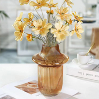 Vase à fleurs en verre décoratif minimaliste avec fonction hydroponique et motif ondulé ambré pour la décoration de mariage, de bar mitzvah et d'hôtel