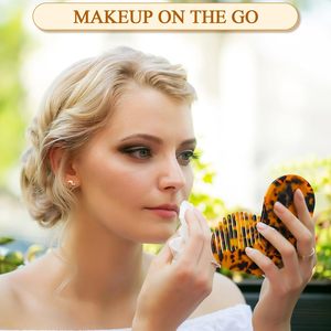 Mini miroir de maquillage portable pliable et épaissi, deux-en-un, antistatique, élégant, vintage, avec brosse et peigne à cheveux en acétate - Product Image 2