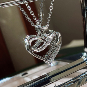 Collana con ciondolo a cuore infinito per donna, delicata catena da clavicola, gioiello alla moda. - Product Image 1