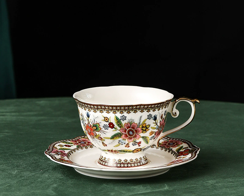 ถ้วยและจานรอง