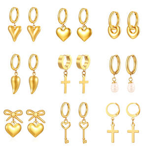 Pendientes colgantes de Cruz de corazón para mujer Pendientes de aro Huggie con colgante de corazón de acero inoxidable chapado en oro de 18 quilates - Product Image 1