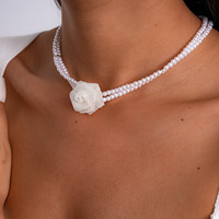 Kalung Choker Mutiara Imitasi Putih Dua Lapis Grosir OEM/ODM Perhiasan Fashion Wanita dengan Liontin Bunga Mawar 3D dari Kain
