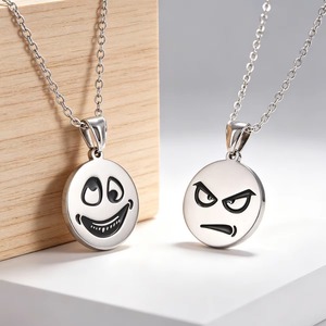 Collar con Colgante de Cara Expresiva Divertida para Mujer y Hombre, de Acero Inoxidable, Estilo Hip Hop, con Dije Redondo de Dibujos Animados, Accesorios de Joyería - Product Image 4