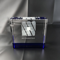 Plaque en cristal horizontale Neelpure, motif élancé gravé au laser 3D avec base bleu foncé, récompense