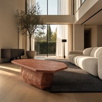Table basse sculpturale en travertin rouge de qualité supérieure