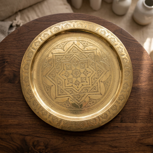 Plateau circulaire personnalisé en laiton plaqué or avec motif traditionnel gravé en relief, décoration d'intérieur, artisanat artistique - Product Image 1