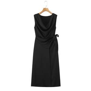 Robe Chic Asymétrique en Satin Cupro à Col Volanté et Taille Nouée Happy Plus N9226 Grande Taille Couleur Unie Petite Robe Noire - Product Image 4