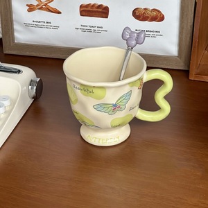 Caneca de Cerâmica com Estampa de Borboleta e Alça em Forma de Coração, Colher Rosa, Copo de Chá Cor Creme para Presentes de Meninas - Product Image 3