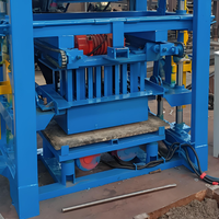 Petite machine automatique de fabrication de pavés autobloquants avec moule PLC, dotée d'un moteur, d'un roulement, d'une engrenage et d'une ligne de production de briques de sable