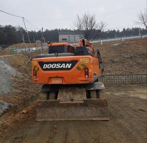 รถขุดล้อยี่ห้อ Doosan รุ่น DX140W มือสอง น้ำหนัก 14 ตัน รถขุดล้อแท้จาก Doosan ชั่วโมงการทำงานต่ำ ขาย - Product Image 4