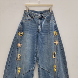 Pantalon en jean décontracté taille mi-haute à jambe large avec <span class=keywords><strong>boucle</strong></span> métallique décorative, coupe ample, délavé, style Machete, collection Printemps 2026 - Product Image 4