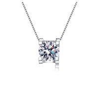 Vente en gros de collier Moissanite en argent sterling S925 à quatre griffes pour femmes pendentif chaîne clavicule de luxe accessoires de bijoux en argent